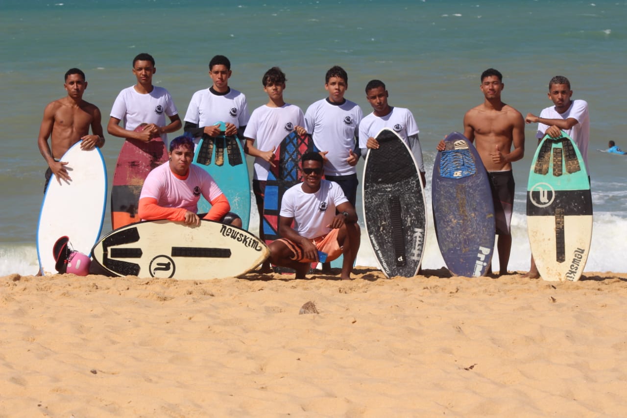 Sucesso total no CABRÁLIA SURF FEST na praia de Arakakaí.
